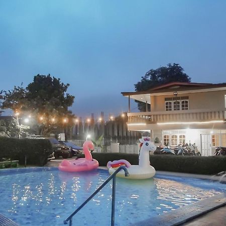 RedDoorz near Taman Safari 2 Otel Bogor Dış mekan fotoğraf