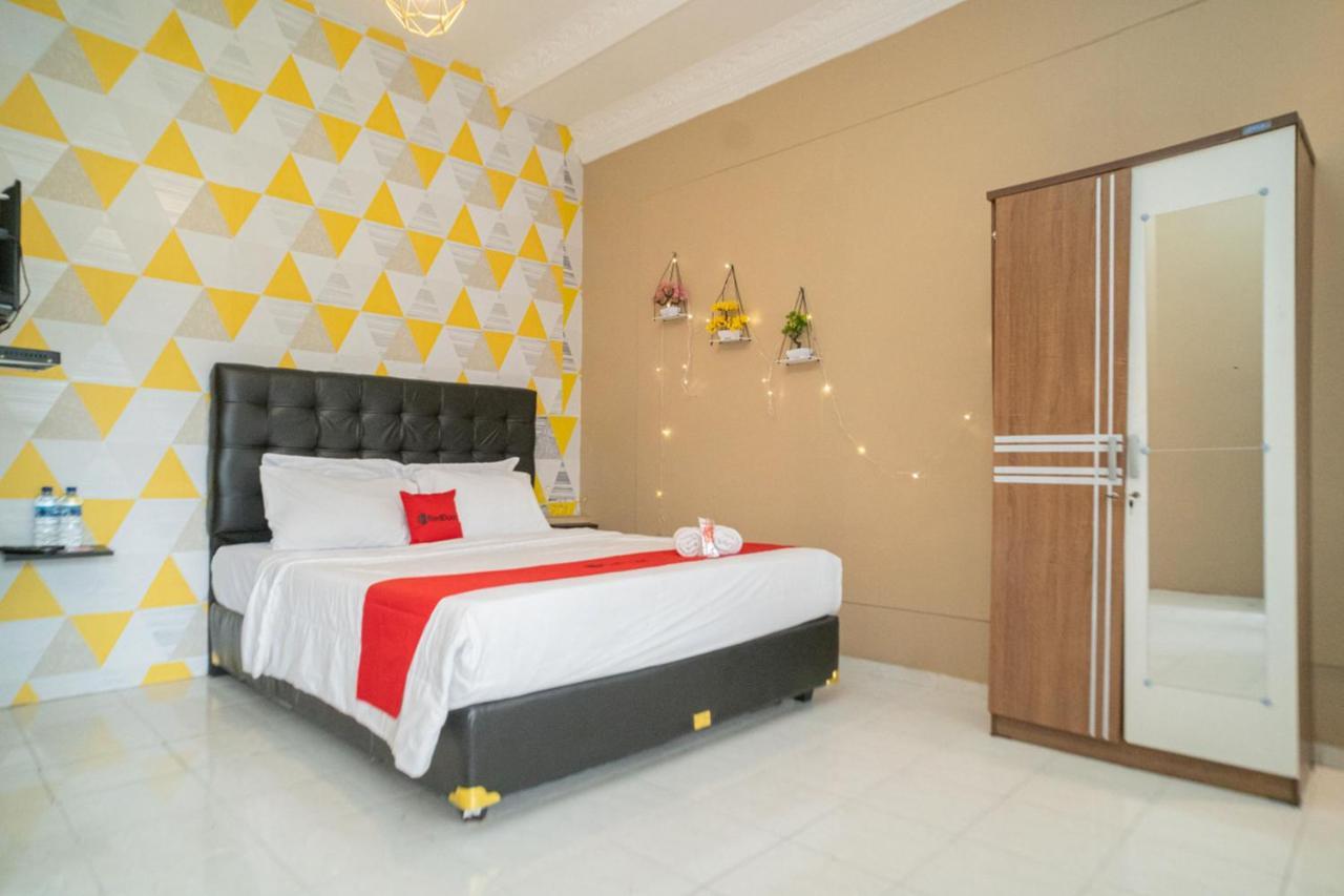 RedDoorz near Taman Safari 2 Otel Bogor Dış mekan fotoğraf