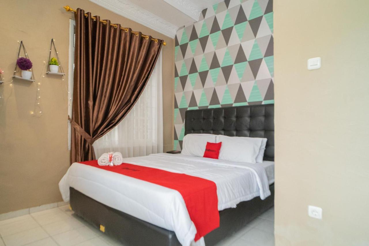 RedDoorz near Taman Safari 2 Otel Bogor Dış mekan fotoğraf