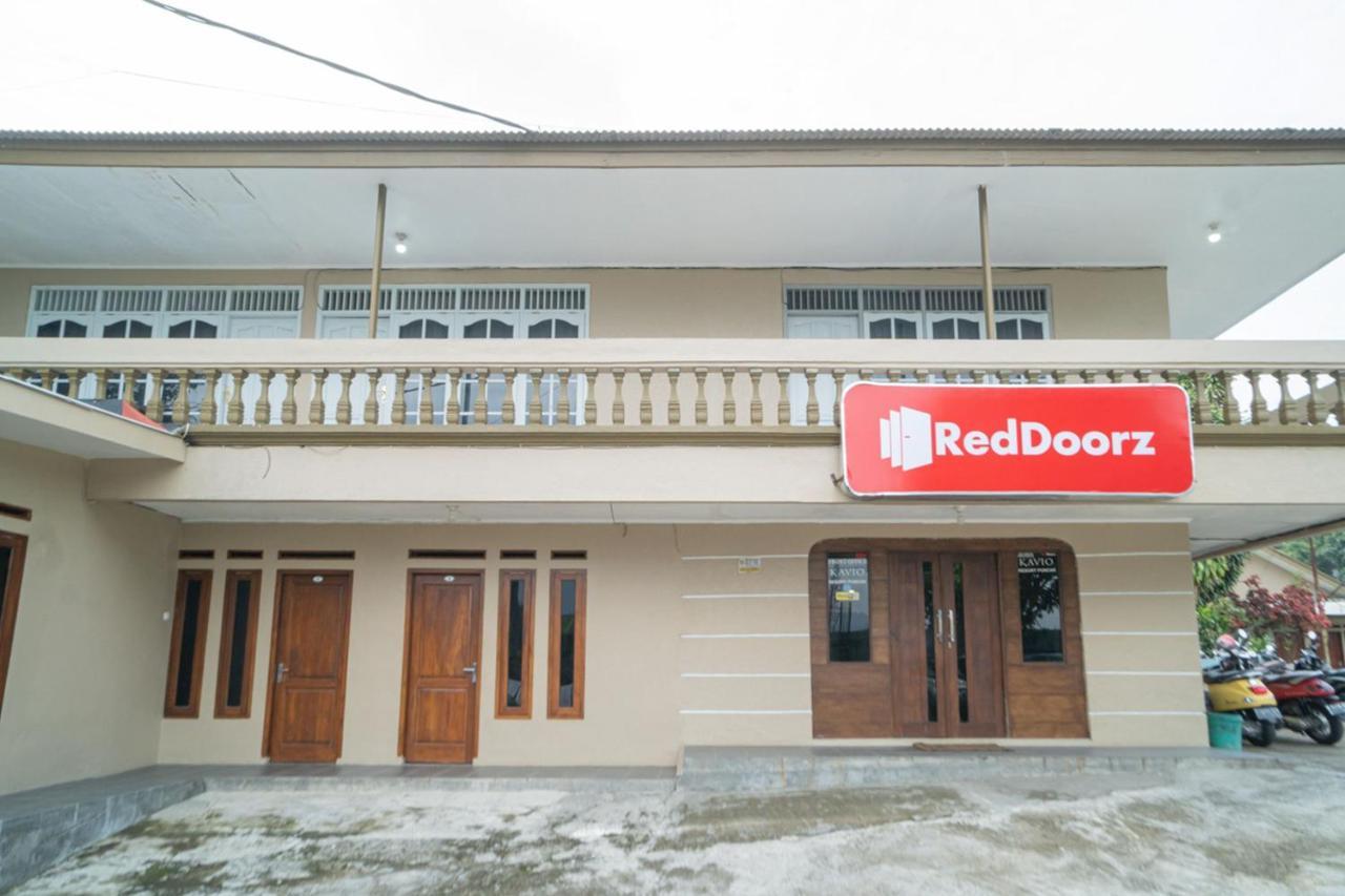 RedDoorz near Taman Safari 2 Otel Bogor Dış mekan fotoğraf