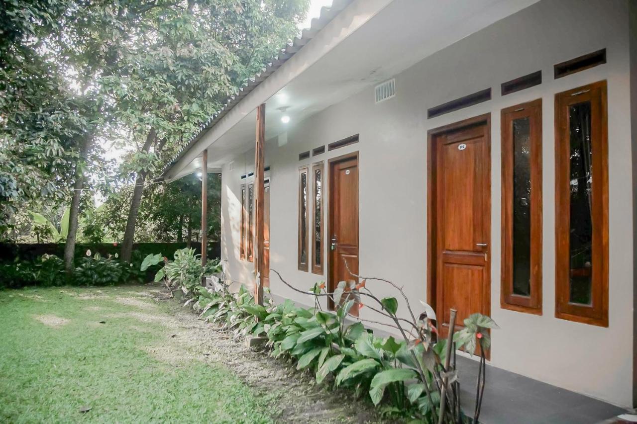 RedDoorz near Taman Safari 2 Otel Bogor Dış mekan fotoğraf