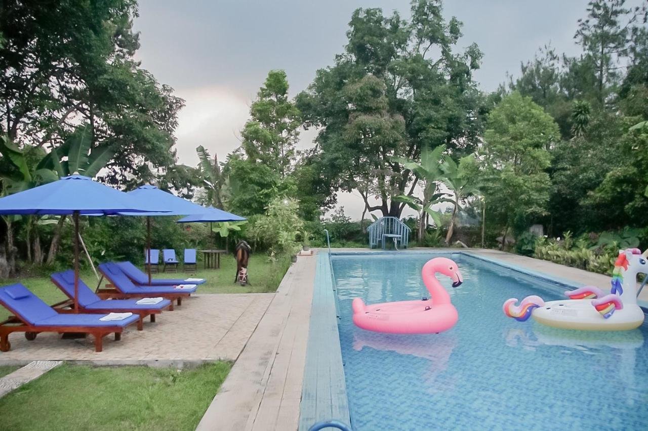 RedDoorz near Taman Safari 2 Otel Bogor Dış mekan fotoğraf